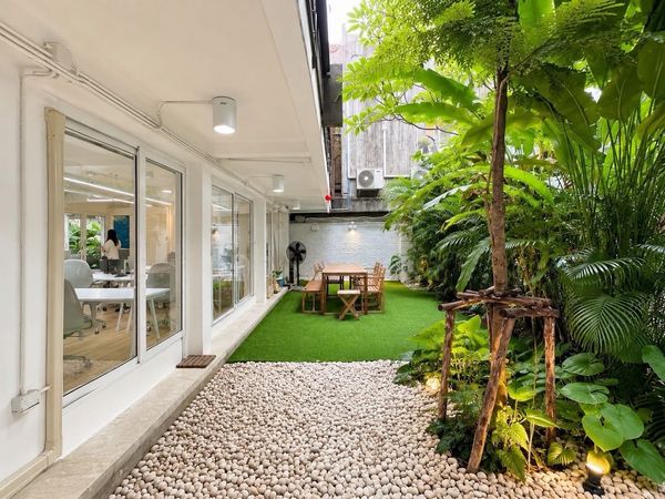 🌿 Office with private garden in the heart of Phaya Thai - Ari
✨ Special rent only 49,000 baht/month