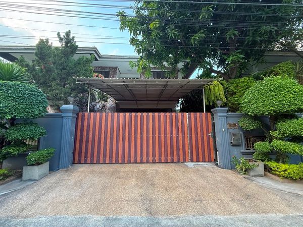ให้เช่าบ้านเดี่ยว2ชั้น โครงการ ธารารมณ์ รามคำแหง43 แอร์เฟอร์นิเจอร์ครบ มี3ห้องนอน 3ห้องน้ำ 1ห้องแม่บ้านและห้องน้ำแม่บ้าน ราคาเช่า62,000บาท/เดือน