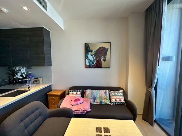 Urgent sale, The ESSE Asoke, 48 sq m, in the heart of Asoke, 10.5 million baht, view on Thawi Watthana School side, Tel. 084-694-8888