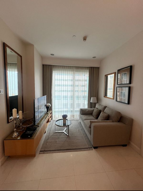 ห้องสวยทำเลดีบนถนนหลังสวน ใกล้ BTS ชิดลม สวนลุม Vela / Q Langsuan 2 Bed 85 sq.m. โทร 0937890899