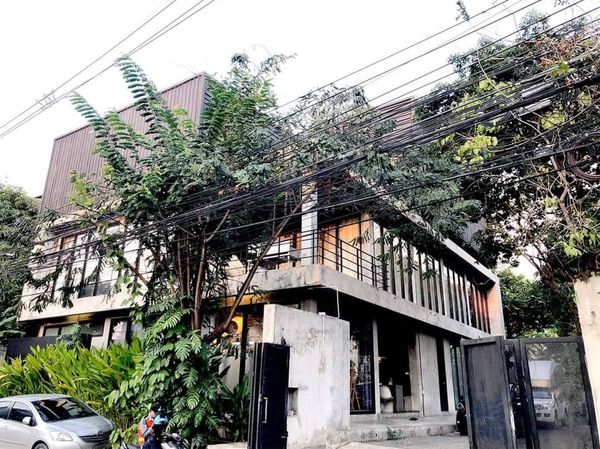 ขาย สำนักงานรัชดา (ใกล้ MRT ลาดพร้าว เพียง 1.5 Km.) 231 ตร.ว. พื้นที่อาคาร 1200 ตร.ม. มีลิฟท์ขนส่งสินค้า ทำเลสุดสะดวก เข้าออกได้ตามใจชอบ