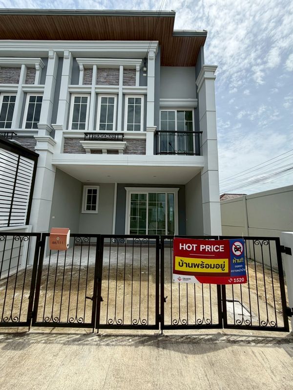 พรีเมีียมทาวน์โฮมสไตล์อังกฤษ 4 นอน 2 จอดรถ ใกล้ทางด่วน เพียง 15 นาที* ถึงเซ็นทรัล อีสต์วิลล์ 