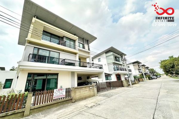 3-story detached house for sale, Golden Prestige Watcharapol-Sukapiban 5, near Chalong Rat Expressway.