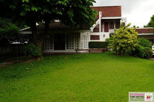 สุขุมวิท 31 ที่ดิน 350 ตร.วา ใกล้แยกอโศก เข้าออกได้หลายทาง สามารถสร้างตึกได้ 5 ชั้น เหมาะสำหรับสร้างบ้านพักอาศัย โฮมออฟฟิศ โครงการพักอาศัย   ราคาขาย 750,000 บาท/ตร.วา รวม 262,500,000 บาท