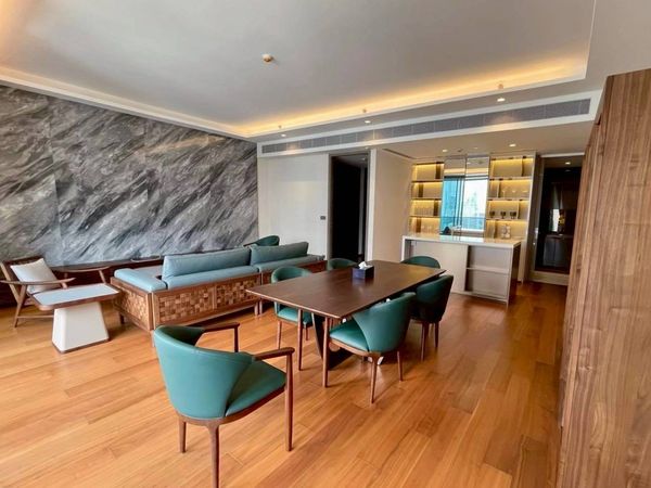 ● Prime Location ● Floor 10+ | 136.13 sq.m. | 2 bedrooms 2 Bathrooms | Near BTS Phrom Phong, 300 meters away.