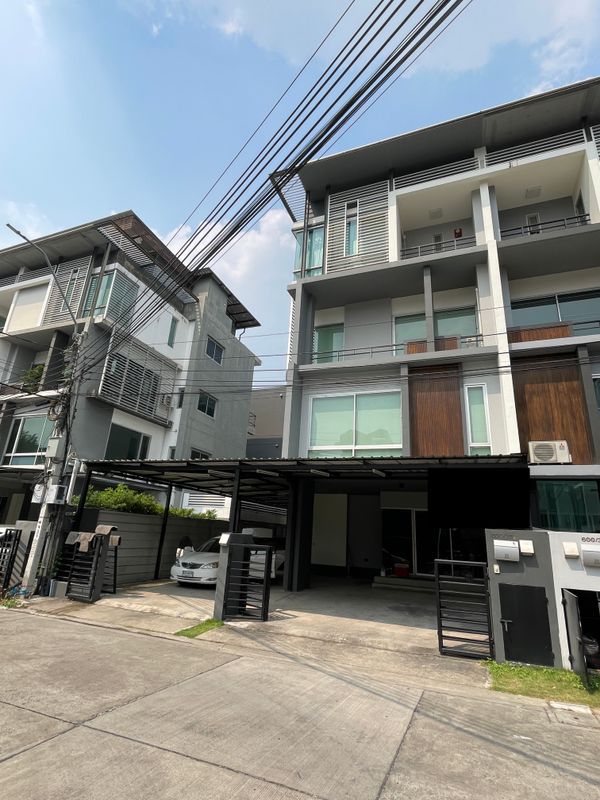 Home Office for rent, 4 floors, Mengjai, near Rama 9, Town in Town, swimming pool view.