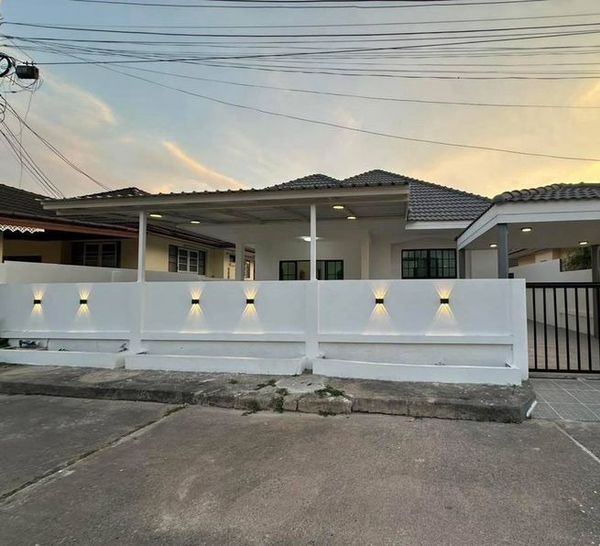 Single house for sale in Phanawannakorn Village, Nong Kham, Sriracha, near Pinthong Industrial Estate.