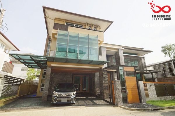 3-story detached house for sale, Grand Bangkok Boulevard. Kaset-Nawamin, back side, luxury design, ready to move in.