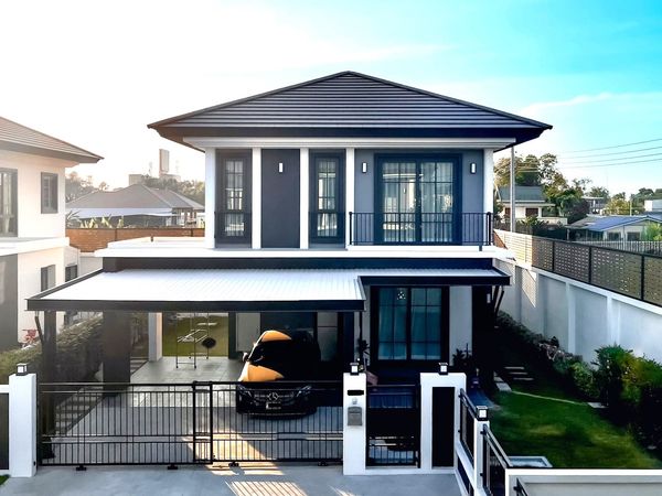 For rent, 2-story detached house, corner house, N.C. Village, On Green Charm Classic, 4 bedrooms, 3 bathrooms, fully furnished, ready to move in, near the expressway.