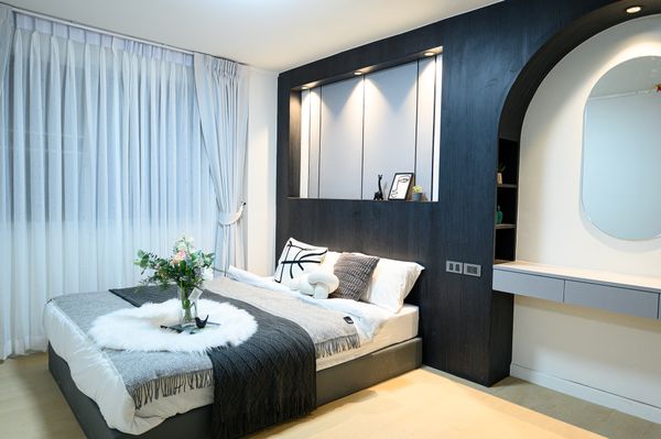 Large condo room, Ratchada 20 location, near MRT Sutthisan, Garden Place Condo, Ratchada 20.