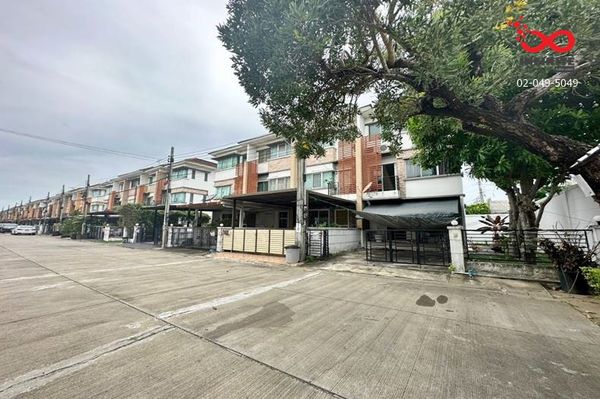 3-story townhome for sale, Town Plus Rama 9, Krungthep Kreetha, Srinakarin-Romklao, behind the edge.