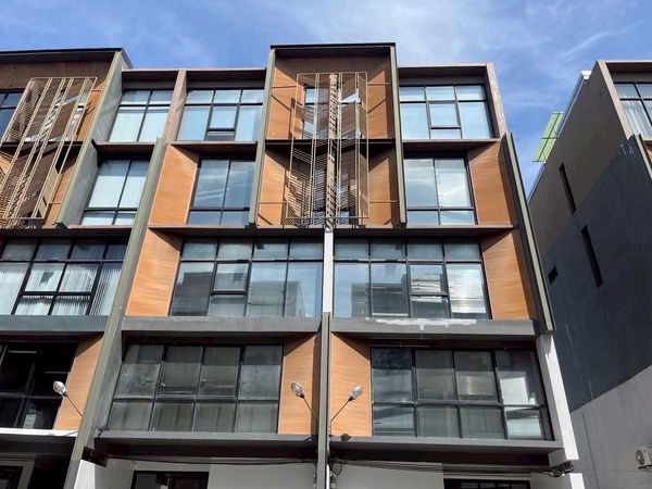 ให้เช่า Home Office เดอะไพรด์สุขุมวิท 77 สไตล์ Modern Loft พร้อมลิฟท์ส่วนตัว ✨🌈🌈家庭办公室出租，The Pride Sukhumvit 77，现代阁楼风格，配有私人电梯。