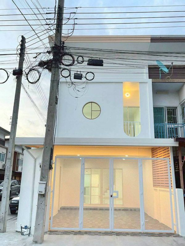2-story townhome for sale, newly renovated, KC Cluster, Nimit Mai, Lam Luk Ka, next to the main road, behind the corner, area 20.5 square meters, 3 bedrooms, Lam Luk Ka Subdistrict, Lam Luk Ka District, Pathum Thani Province.
