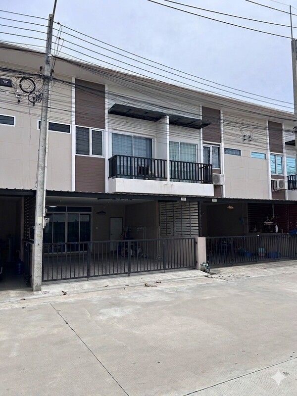 หมู่บ้านโกลเด้นทาวน์ ศรีสุวิช บางละมุง - แหลมฉบัง