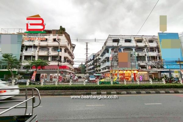 Commercial building for rent, between Soi Lat Ya 1 and 3, area 34 sq m., near Wongwian Yai Platform, Lat Ya Road, Somdet Chao Phraya Subdistrict, Khlong San District.