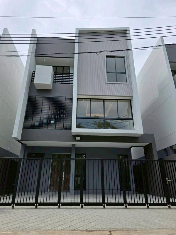 📣Single house ready to move in📍 Feel town ✨️ Lat Phrao 101 🏢 Answers to city life near MRT Lat Phrao 101 🚆 Premium materials and functions that support every lifestyle 🍃🔥