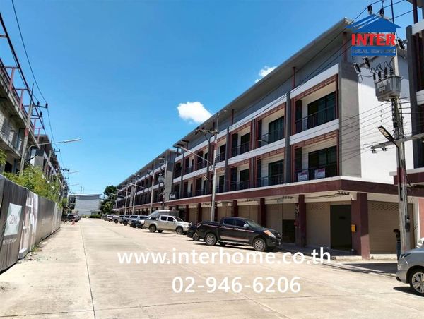 Commercial building, 3 floors, 21 sq m, Pruksa Village. Ban Pho-Motorway Next to the motorway parallel road. (Bangkok-Chonburi new line) Ban Pho, Chachoengsao