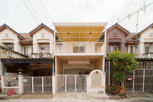 Townhouse หมู่บ้านลุมพินี / 3 Bedrooms (FOR SALE) EARK050
