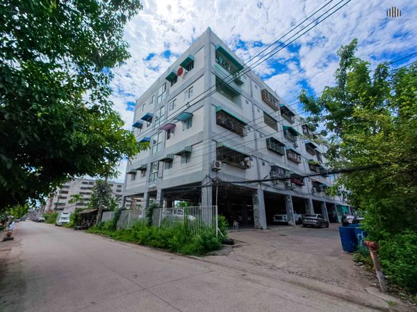 Urgent Sale! Spacious 2-Bedroom Unit at Sinapha Condominium Sinapha Condominium Khlong Luang: Large 42.15 sq.m. unit with 2 bedrooms. Features an East-facing balcony with an unobstructed view. Perfectly suited for residential living or as a high-potential