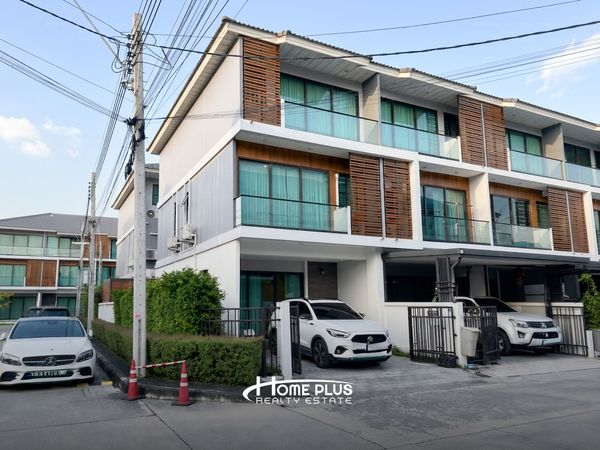 3-story townhome for sale, corner unit, Supalai Urbana Bangna - Wongwaen.