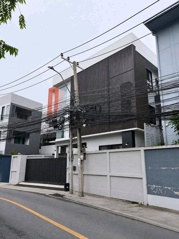 🏡✨ ให้เช่าบ้านเดี่ยว 3 ชั้น ทำเลศักยภาพ ใกล้ MRT สุทธิสาร - ห้วยขวาง 🚆