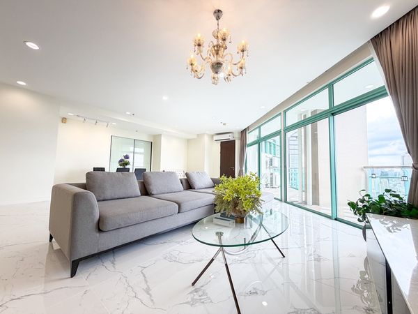 For Rent Chatrium Riverside Condominium 3beds size 200 sq.m. F/F