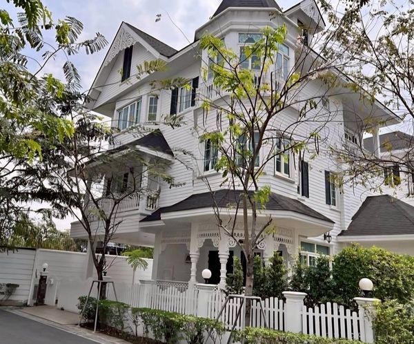 🏡✨ For Rent | Fantasia Villa 4
Newly Built Victorian Classic Residence in Bangna–Srinakarin | Ready to Move In | Near MRT Yellow Line