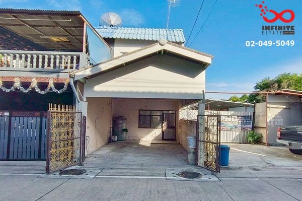 2-story townhouse for sale, corner unit, Saranon Ville, Soi Samakkhi 21, near the Pink Line BTS.