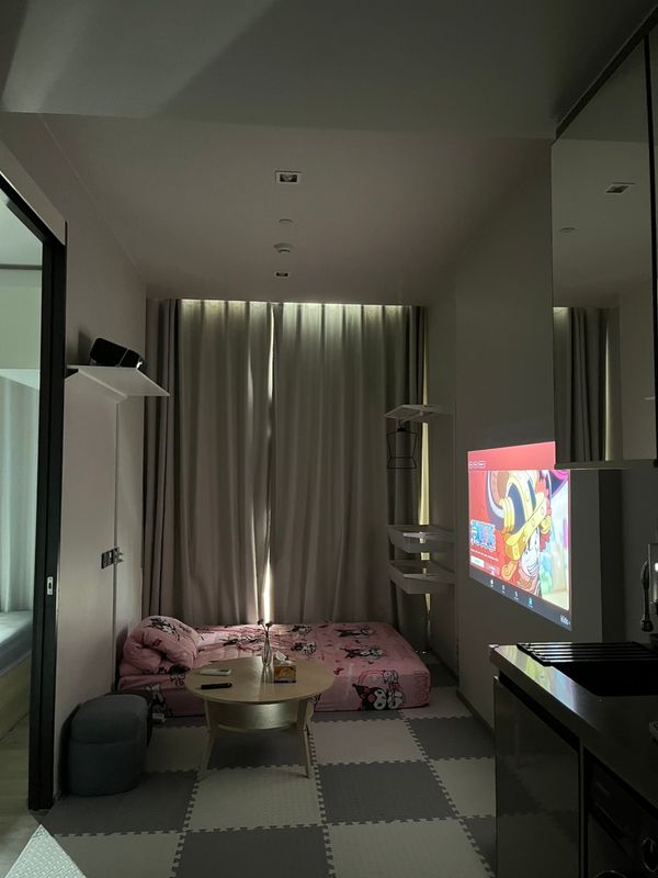 The ultimate in luxury, next to 2 electric train lines! Rent The Crest Park Residences 1 Bed 30K only.