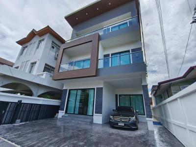 3-story detached house, Sukhumvit Soi 65 / 4 Bedrooms (FOR RENT) GNG189