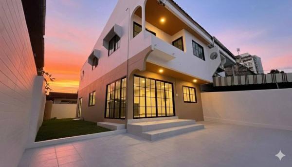 For Sale Corner Townhome | Near BITEC Bangna , corner unit , newly renovated , Bang Na Tai , Bang Na , Bangkok , CX-160756