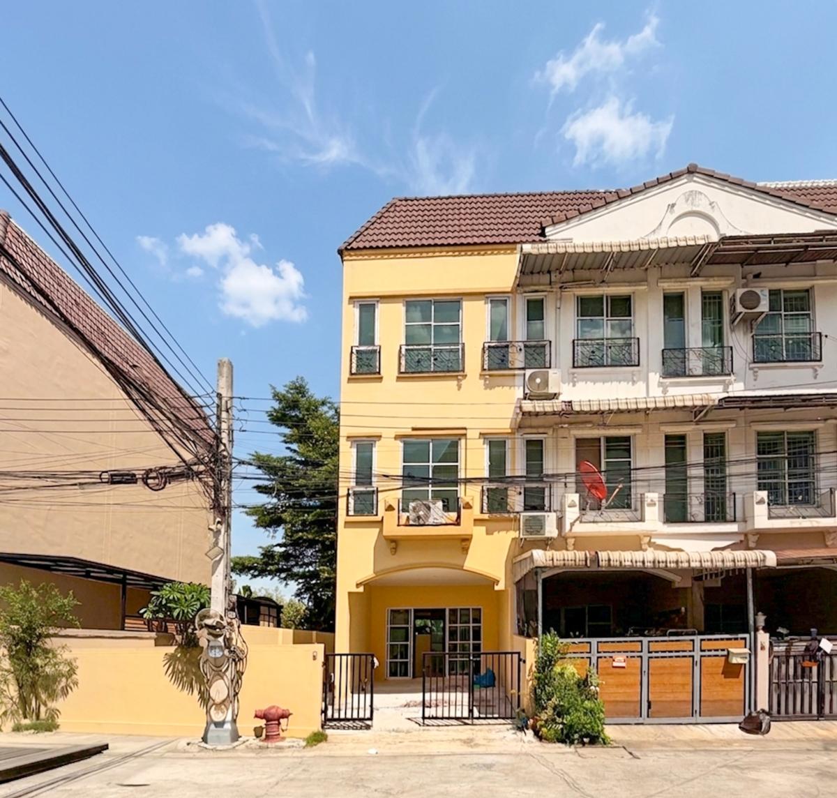 Townhouse Modern Town Ekkachai 46 / 3 Bedrooms (FOR SALE) BALL008