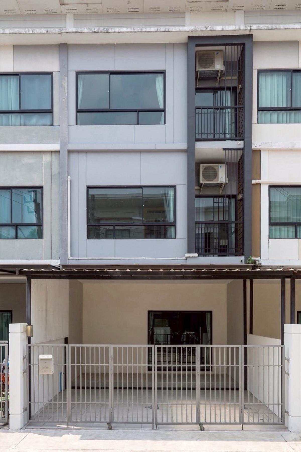 For Sale 3-story townhome in Patio Ngamwongwan 47 (Chinkhet 2) , Thung Song Hong , Lak Si , Bangkok , CX-160970 For Sale 3-story townhome in Patio Ngamwongwan 47 (Chinkhet 2) , Thung Song Hong , Lak Si , Bangkok , CX-160970