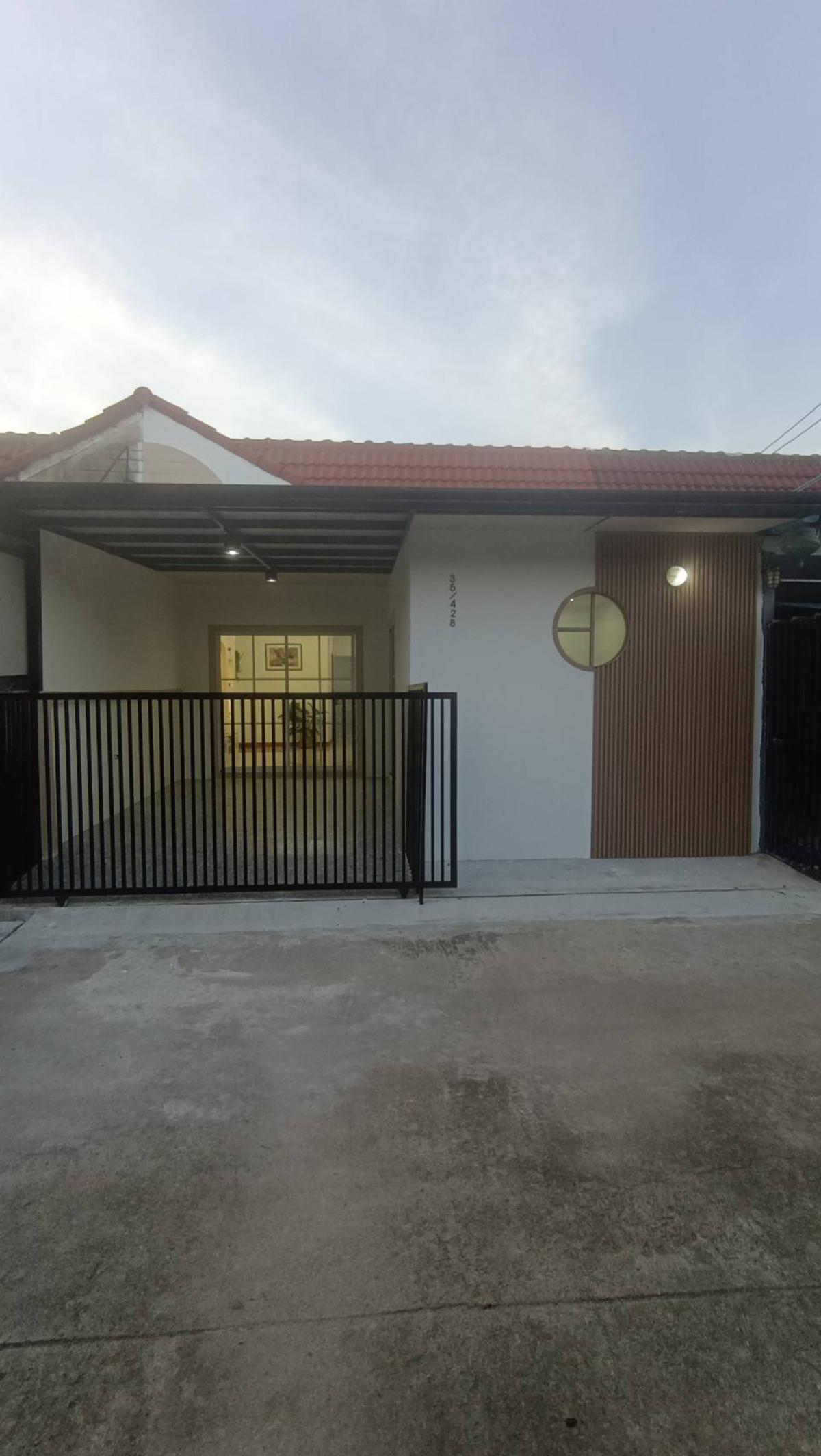 For Sale Townhouse/Townhome  , Baan Nattawadee , wide frontage , newly renovated , Lam Phak Kut , Thanyaburi , Pathum Thani , CX-160799