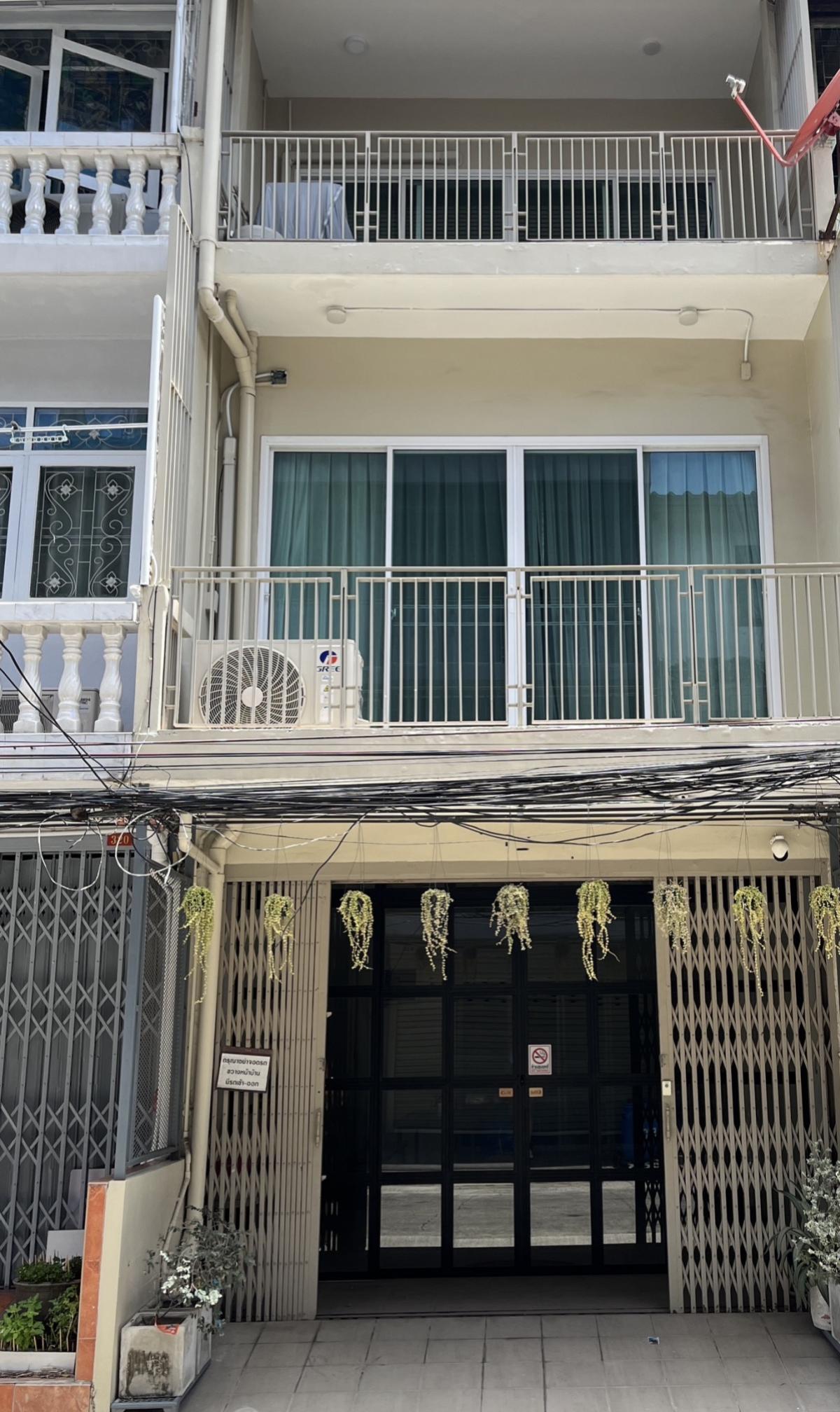 ขายทาวน์โฮมรีโนเวทใหม่ ใกล้ บีทีเสบางจาก รีโนเวทใหม่ บางจาก เขต พระโขนง กรุงเทพ CX-160632 ขายทาวน์โฮมรีโนเวทใหม่ ใกล้ บีทีเสบางจาก รีโนเวทใหม่ บางจาก เขต พระโขนง กรุงเทพ CX-160632