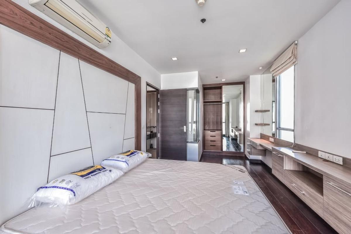 Ideo Q Phayathai【𝐑𝐄𝐍𝐓】Warm and inviting rooms with a swimming pool and stunning city views. Contact Line ID: @hacondo