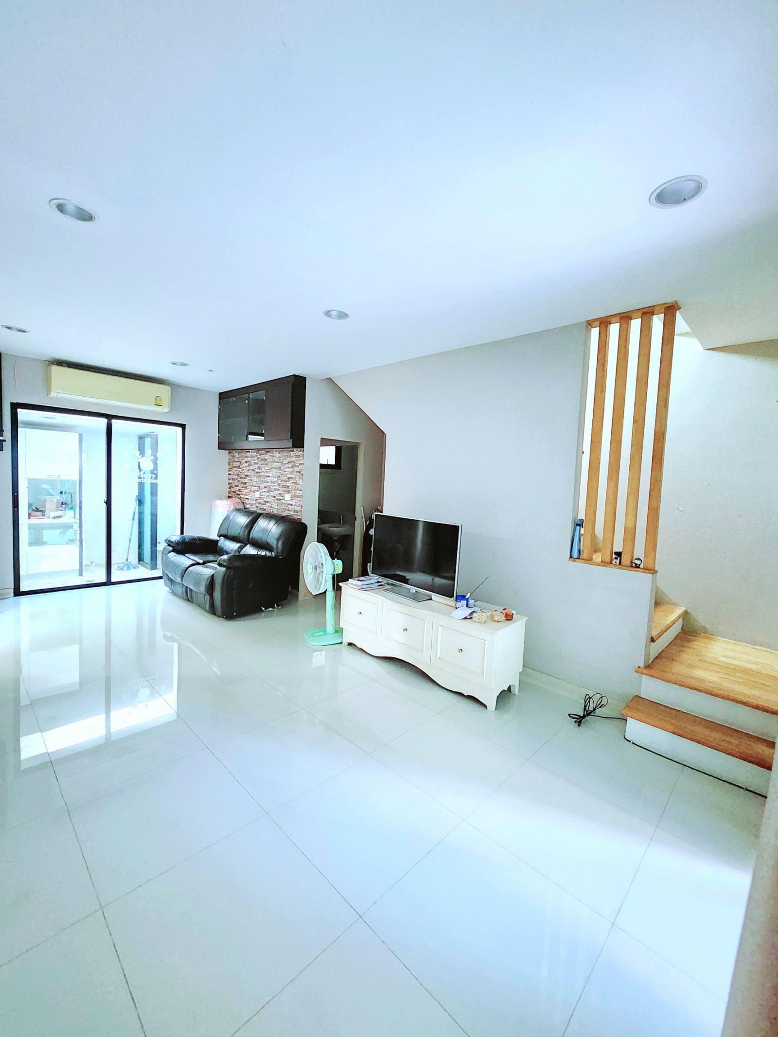 Corner 3-Story Townhome in Baan Klang Muang Kalpapruek 
Spacious 3 Bed, 3 Bath with Pool & Gym Access

Prime Location Near Big C & Seacon Square 
Easy City Access – Just 15-20 Mins to Sathorn Area