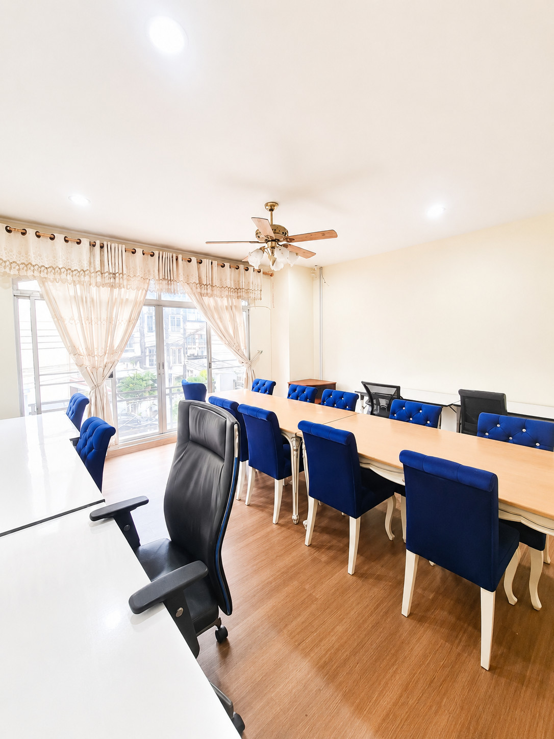 For sale / rent home office, Baan Klang Muang, The Royal Monaco, Srinakarin 24, home office, good location, can enter and exit from 2 routes, both Srinakarin Road, Soi 24 and On Nut Road, Soi 39, suitable for living, making an office or registering a comp For sale / rent home office, Baan Klang Muang, The Royal Monaco, Srinakarin 24, home office, good location, can enter and exit from 2 routes, both Srinakarin Road, Soi 24 and On Nut Road, Soi 39, suitable for living, making an office or registering a comp