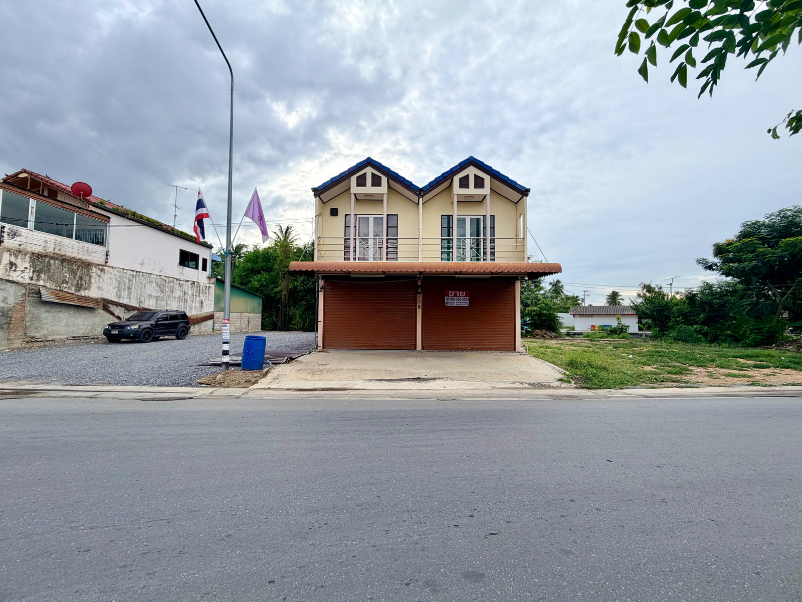 For sale and rent, semi-detached house, 12 square meters, good weather, near Nakhon Pathom city. Access from Phetkasem Road only 3 km. Can do business. For sale and rent, semi-detached house, 12 square meters, good weather, near Nakhon Pathom city. Access from Phetkasem Road only 3 km. Can do business.