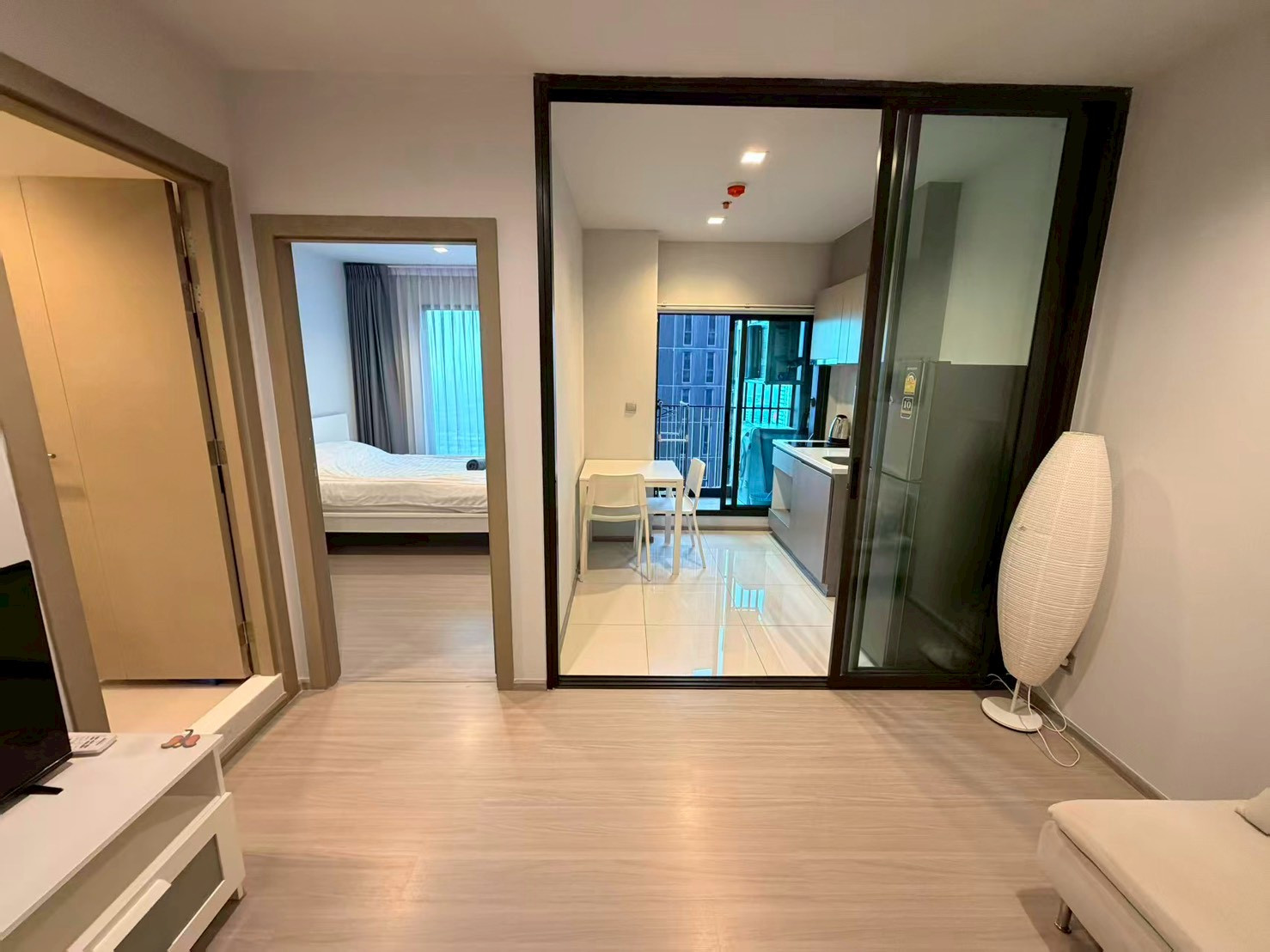For rent! Life asoke rama9 contact 086-4455124