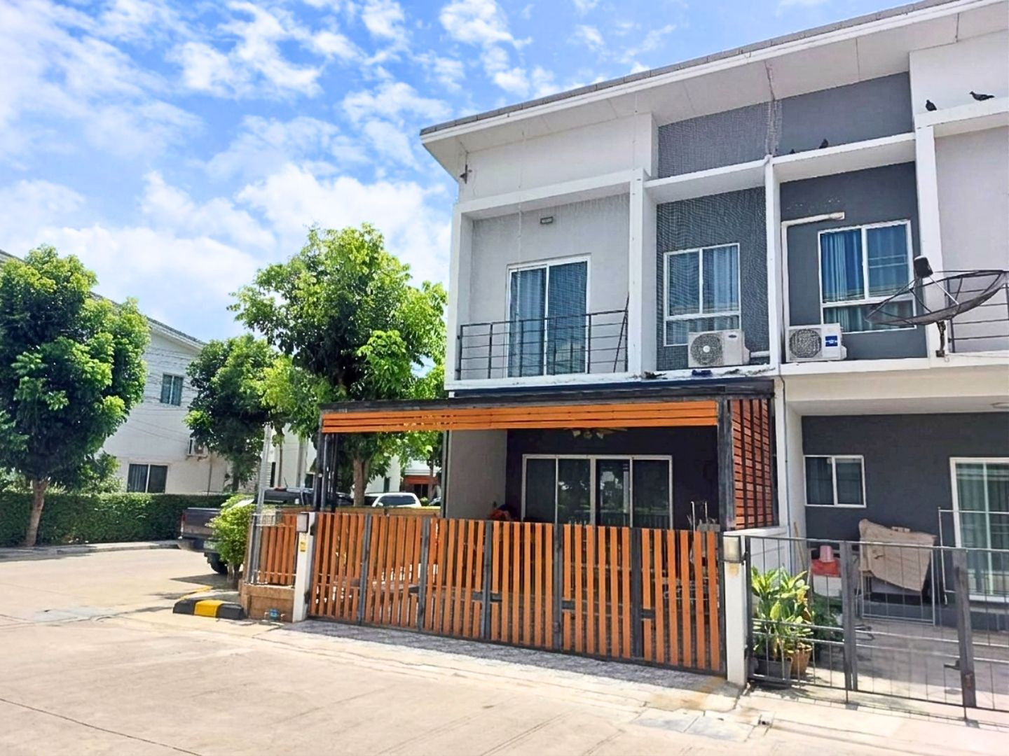 🏡 ทาวน์โฮมหลังมุม ไทรน้อย | ดิ เอสเซนส์ ชัยพฤกษ์ วงแหวน 25.5 ตร.ว. 🏡 ทาวน์โฮมหลังมุม ไทรน้อย | ดิ เอสเซนส์ ชัยพฤกษ์ วงแหวน 25.5 ตร.ว.