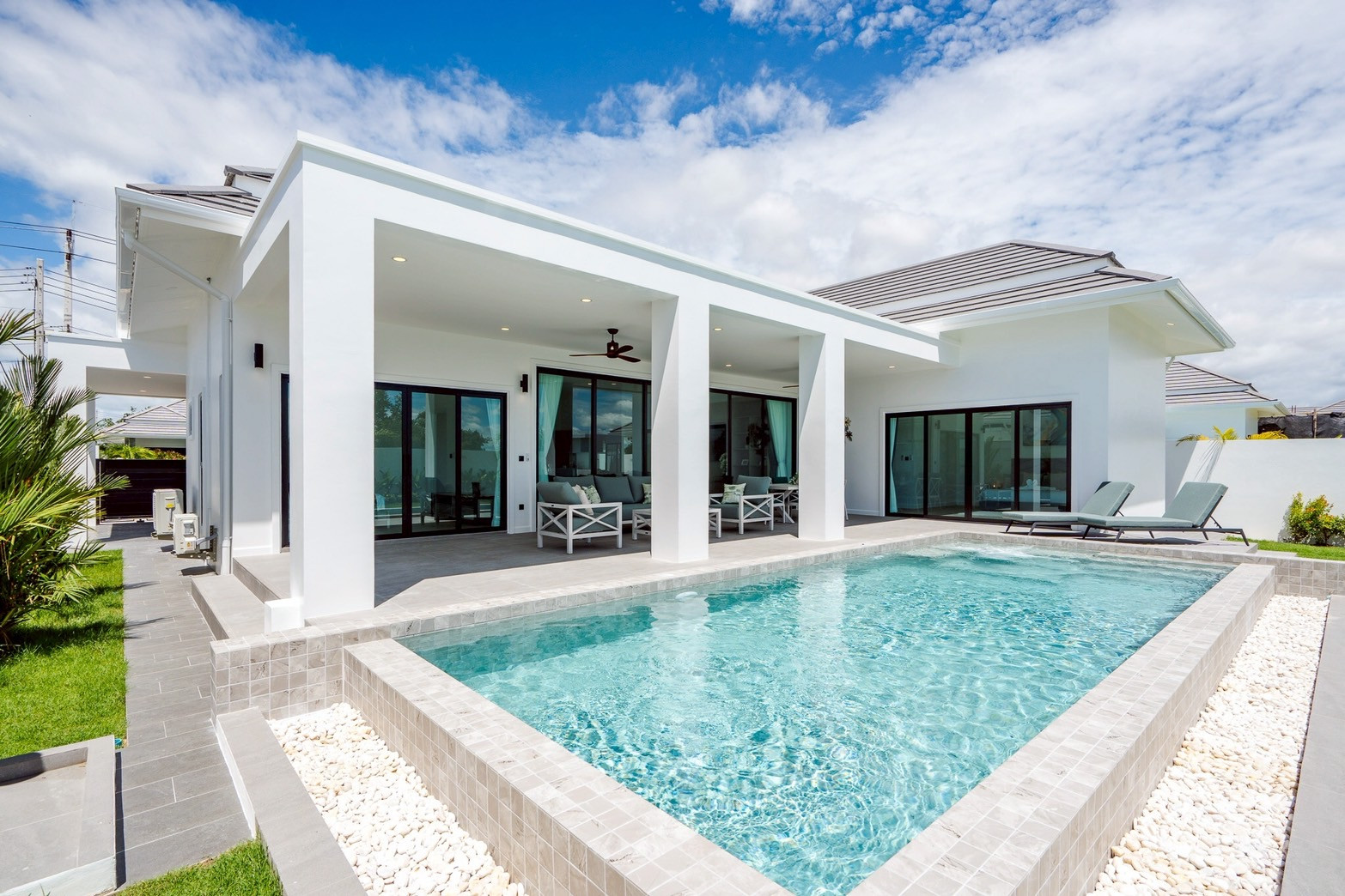 Luxury Pool Villa in Hua Hin (Soi 112) FOR SALE (BS69070029)