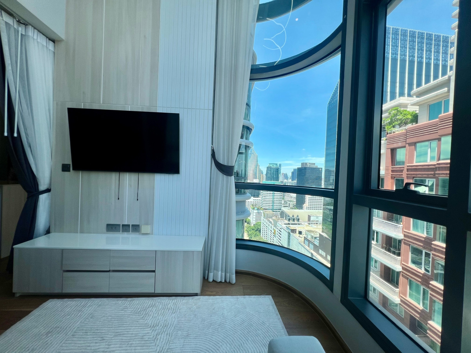 [For sale] Duplex room, high ceiling, in the heart of Chidlom, spectacular city view at Q Chidlom-Phetchaburi.
