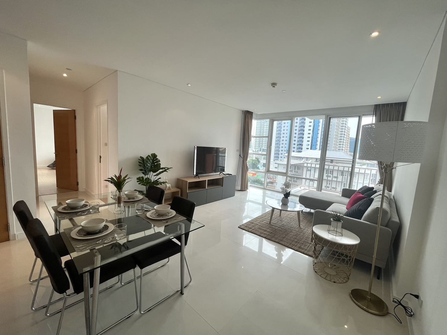Cheapest price for sale in Fullerton building, Ekkamai, pet-friendly condo. Next to Sukhumvit Road Ready to move in