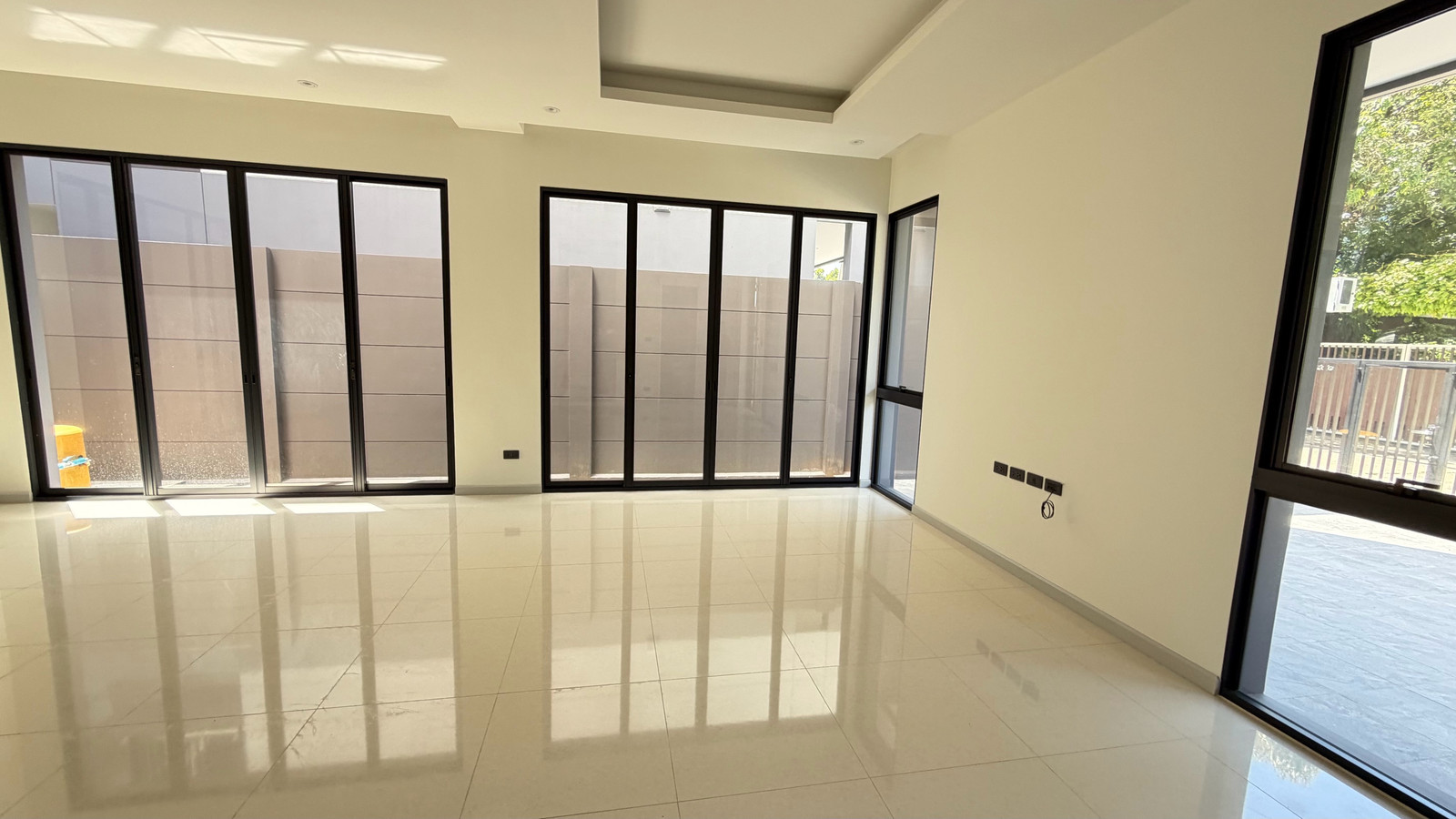 ขาย บ้าน 3 ชั้น ลาดพร้าว 101 ใกล้ รถไฟฟ้า สายสีเหลือง เพียง 850 เมตร  – รูปที่ 3
