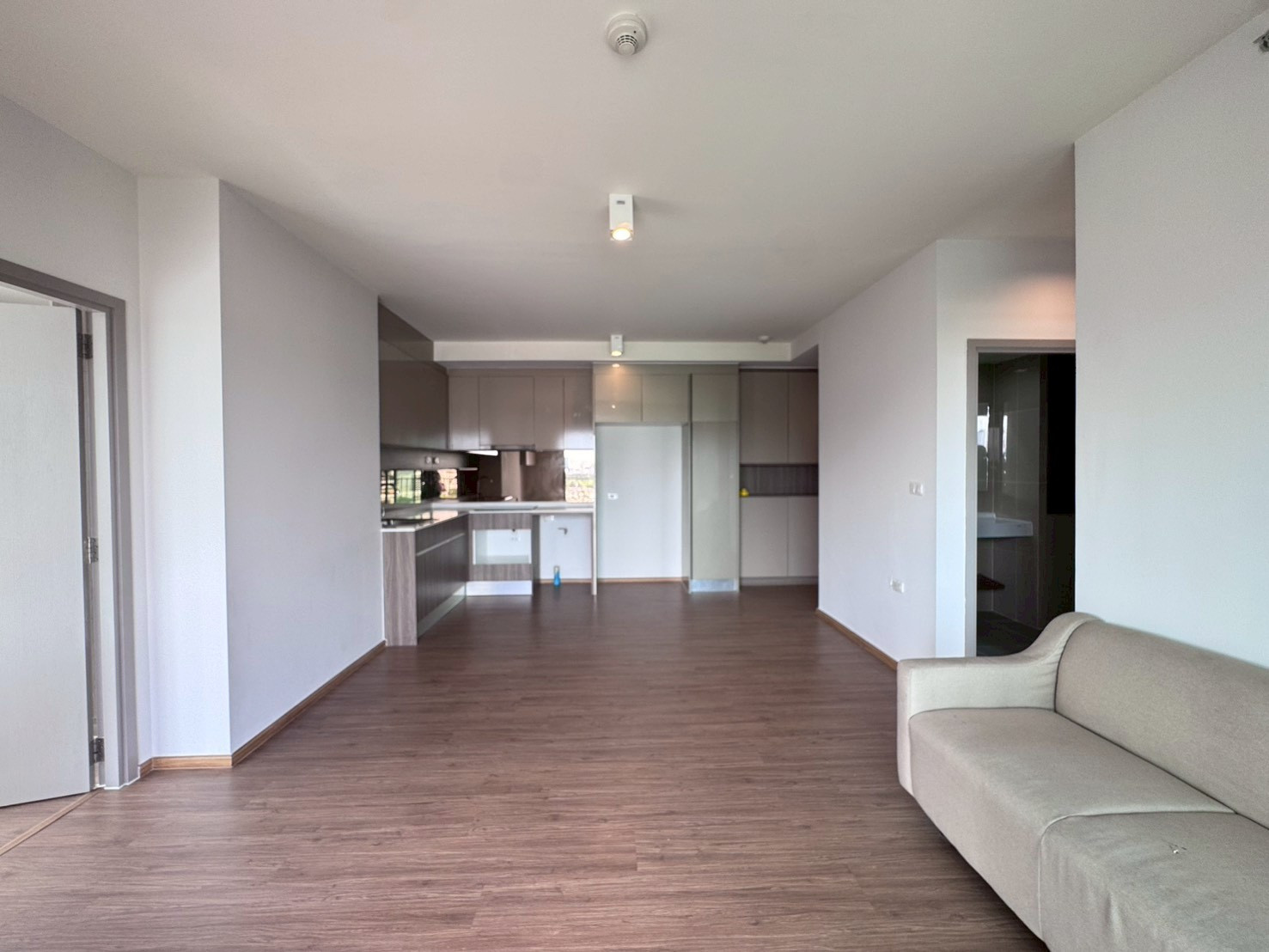 ขายด่วน Ideo Phaholyothin Chatuchak 2 ห้องนอนหน้ากว้าง 2 ห้องน้ำ 69.45 ตรม. ติด BTS 160 เมตร สะพานควาย ONLY 9.99 MB*