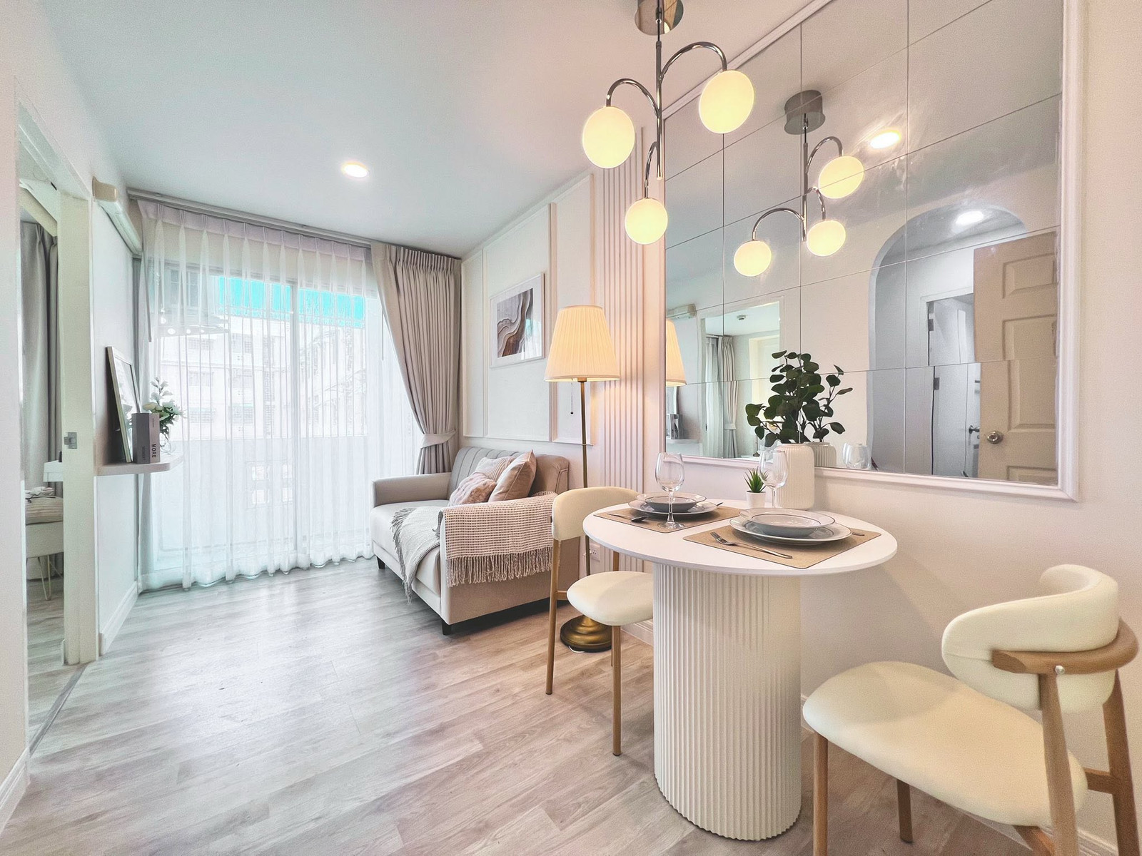 Installment 3,500 baht/month! Cheaper than renting a room, luxuriously decorated, Modern Classic, corner room, open view, near BTS. Installment 3,500 baht/month! Cheaper than renting a room, luxuriously decorated, Modern Classic, corner room, open view, near BTS.
