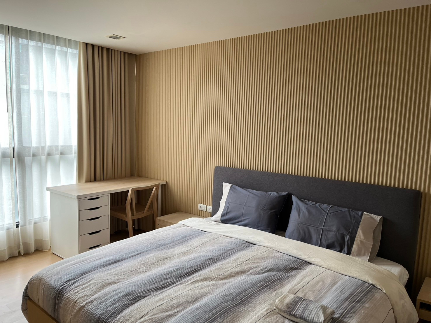 1 bedroom for rent, ready to move in, Low-rise condo, Sukhumvit 49 location.