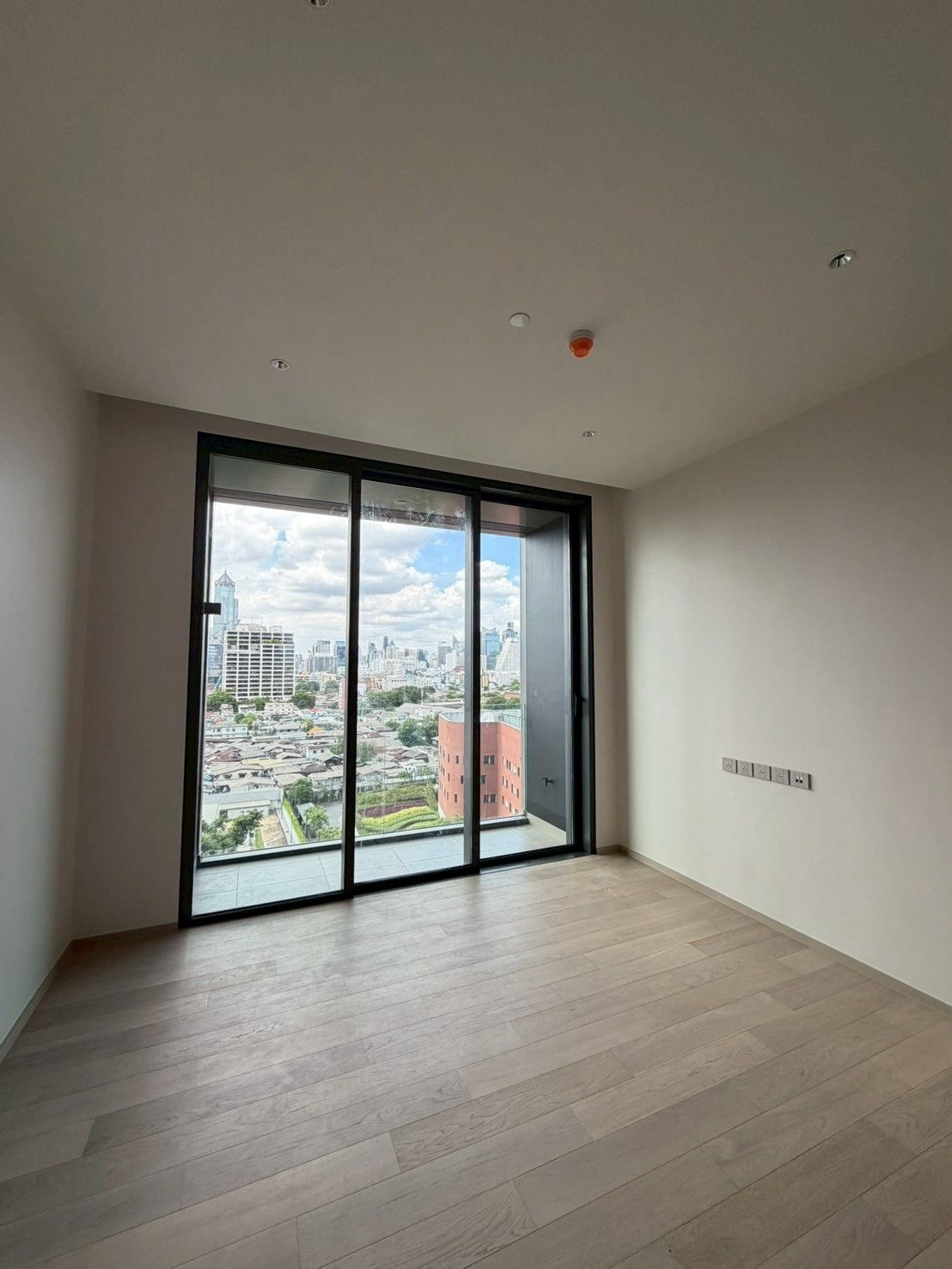 คอนโดหรู EI8HTEEN SEVEN One Bangkok วิวสวนลุมพินี 1 ห้องนอน 52 ตร.ม ใจกลางถนนวิทยุ ใกล้ MRT ลุมพินี
คอนโดหรู EI8HTEEN SEVEN One Bangkok วิวสวนลุมพินี 1 ห้องนอน 52 ตร.ม ใจกลางถนนวิทยุ ใกล้ MRT ลุมพินี