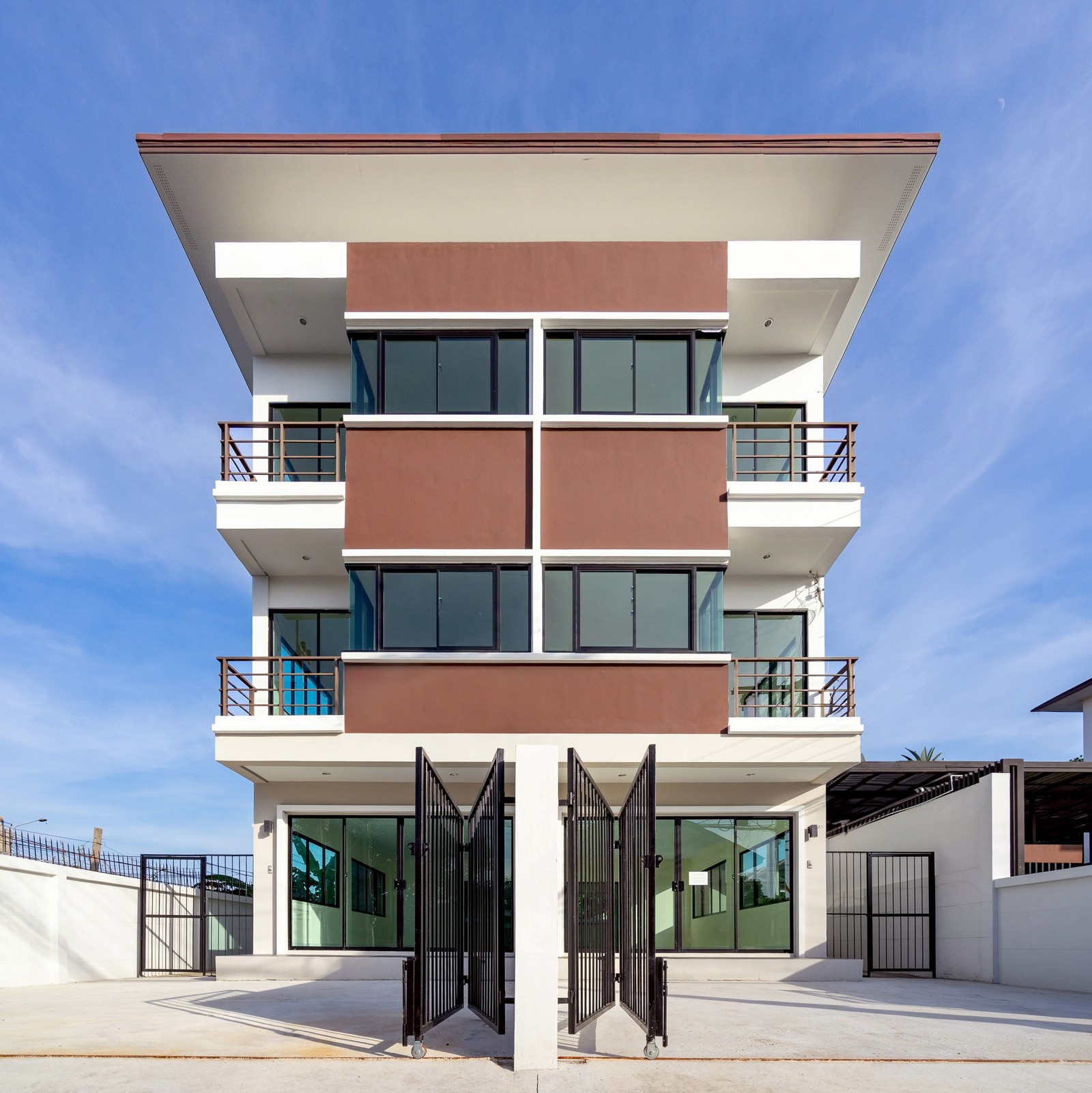 ขาย ทาวน์โฮม 3 ชั้น บ้านเติมรัก 4 ชัยพฤกษ์-วงแหวน พร้อมอยู่ ทำโฮมออฟฟิศได้ 145 เมตร จากถ.บางกรวย-ไทรน้อย ใกล้ กฟผ.ไทรน้อย